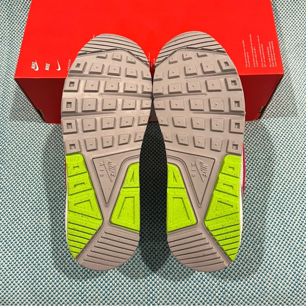 NIKE Women’s Air Max Correlate Shoes - Picture 6 of 8